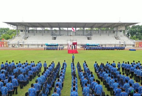 Dinas Pendidikan Lumajang berupaya mencari solusi terbaik bagi 212 guru honorer yang terdampak UU ASN 2023, memastikan kesejahteraan mereka tetap terjaga melalui optimalisasi dana BOSP dan kolaborasi dengan berbagai pihak.