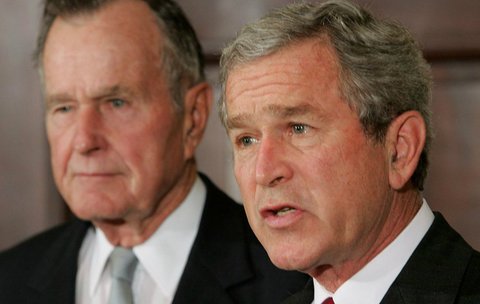 Mantan Presiden AS George Herbert Walker Bush dan putra sulungnya George W.Bush  (Sumber:rollingstone.com)