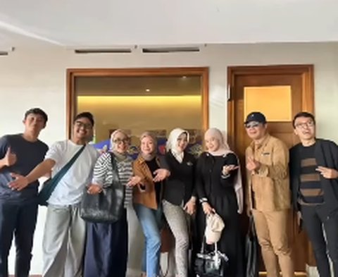 Atalia Praratya Nongkrong Bareng Teman Eril, Penampilan Ridwan Kamil jadi Sorotan