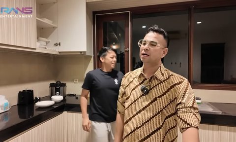 5 Potret Dapur Rumah Baru Ariel Noah Jarang Tersorot, Luas Banget tapi Perabotan Cuma Ada Kompor & Magicom
