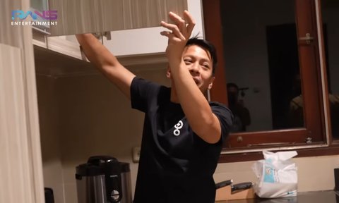 5 Potret Dapur Rumah Baru Ariel Noah Jarang Tersorot, Luas Banget tapi Perabotan Cuma Ada Kompor & Magicom