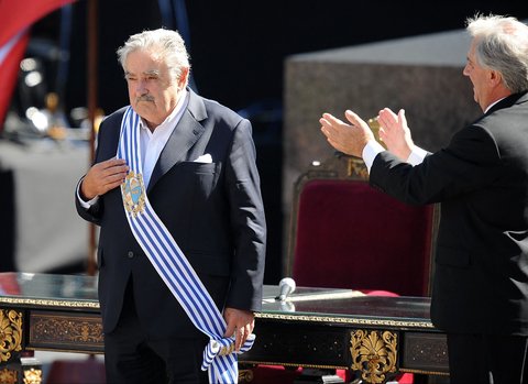 Jose Mujica, Presiden Uruguay masa jabatan 2010-2015 yang dikenal sebagai 'Presiden Termiskin di Dunia', meninggal dunia pada Selasa (13/5) di usia 89 tahun.