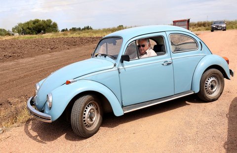 Satu-satunya kendaraan yang dimiliki Jose Mujica bukanlah mobil mewah, melainkan mobil tua jenis Volkswagen Beetle 1987.