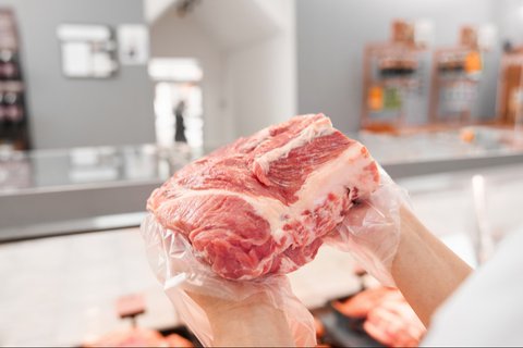 Jangan Sembarangan! Ini Alasan Daging Beku Tak Boleh Langsung Dimasak di Microwave