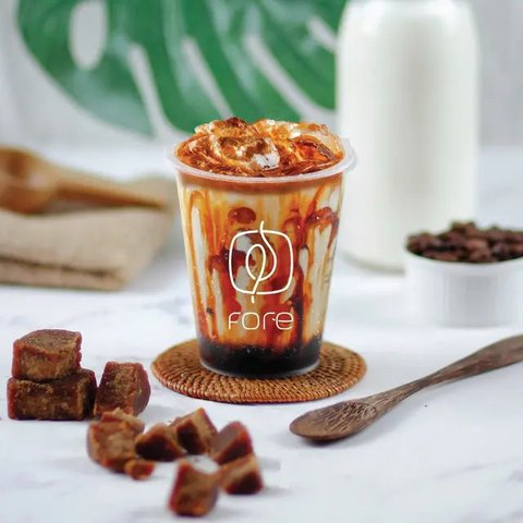 Ilustrasi es kopi susu. Sumber foto: unsplash.com/Demi DeHerrera.