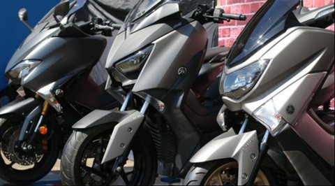 Yamaha NMAX 155 adalah skuter yang populer.