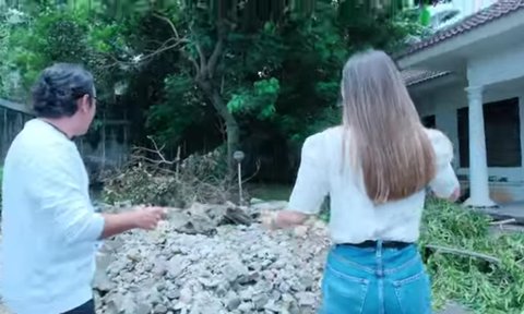 5 Potret Rumah Baru Luna Maya Punya Halaman Seluas Lapangan Sepakbola, Ujung Jalan Buntu & Ada Kolam Renang