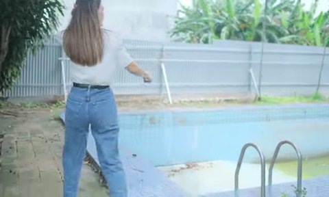 5 Potret Rumah Baru Luna Maya Punya Halaman Seluas Lapangan Sepakbola, Ujung Jalan Buntu & Ada Kolam Renang
