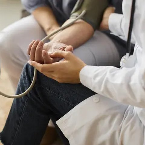 Ilustrasi Diet Approach to Stop Hypertension atau DASH adalah diet yang dirancang untuk pasien hipertensi atau tekanan darah tinggi. Foto: Freepik.
