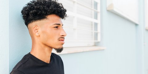 Ilustrasi Model Rambut Pria Fade Low