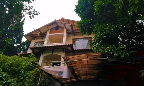 5 Potret Rumah Masa Kecil Ariel Noah yang Terbengkalai, Bangunan 3 Lantai Tawarkan Pemandangan Bandung nan Indah