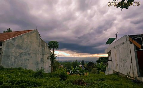 5 Potret Rumah Masa Kecil Ariel Noah yang Terbengkalai, Bangunan 3 Lantai Tawarkan Pemandangan Bandung nan Indah