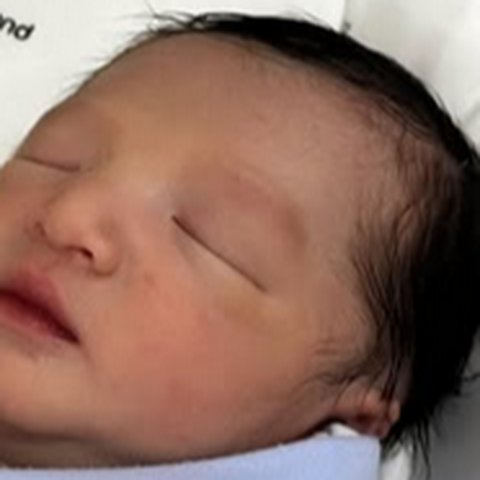 Ganteng dan Menggemaskan, Potret Baby Ahmad Cadmael Anak Pertama Chand Kelvin dan Dea Sahirah