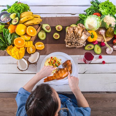 Didesain untuk menurunkan tekanan darah, pola makan DASH juga sangat  efektif mengontrol diabetes. Jadi? Tunggu apalagi yuk segera dicoba. (Foto dok: Freepik/pvproductions).