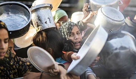 PBB mengecam keras blokade bantuan kemanusiaan ke Jalur Gaza oleh Israel, menyebutnya sebagai 'hukuman kolektif yang kejam' dan mendesak pencabutan segera blokade tersebut.