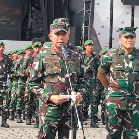 Panglima TNI Jenderal TNI Agus Subiyanto di Monumen Nasional (Monas), Jakarta. (Foto: Merdeka.com/Rahmat Baihaqi).