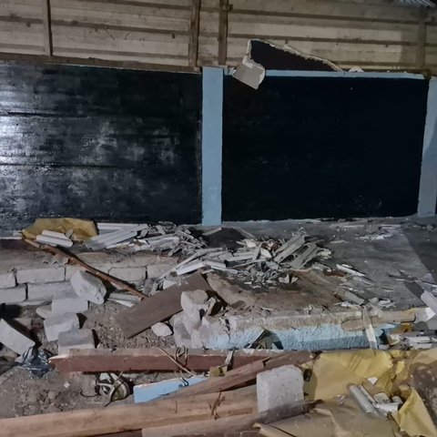Tanpa Perlawanan, Begini Detik-Detik Posko Ormas di Pasar Induk Kramat Jati Dibongkar Usai Preman Ancam Pensiunan Polisi