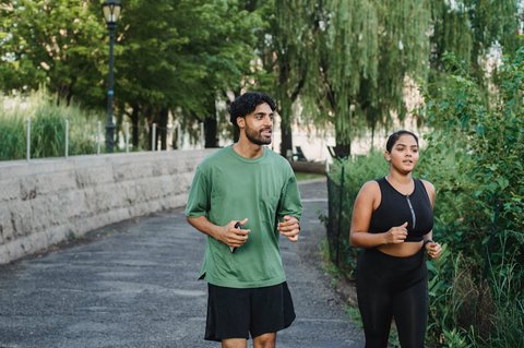 Ilustrasi Brisk Walking