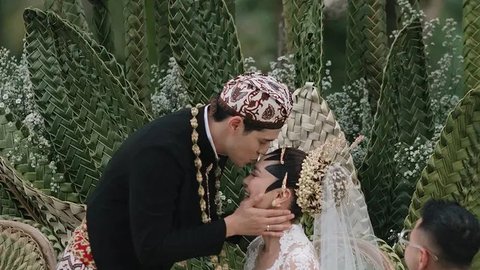 Sebagai sosok yangberkecimpung di dunia fashion, Luna Maya tampak terlibat dalam keseluruhan look Maxime Bouttier. Simak kisah menarik-nya di sini! [@lunamaya].