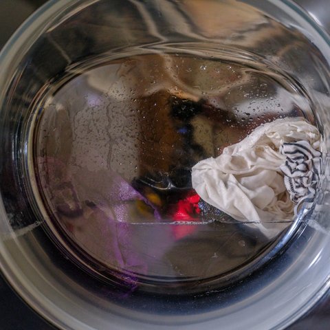 Anti Pudar, Ini Rahasia Menjaga Baju Hitam Agar Warnanya Tetap Pekat