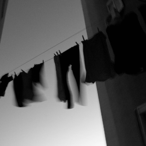 Anti Pudar, Ini Rahasia Menjaga Baju Hitam Agar Warnanya Tetap Pekat