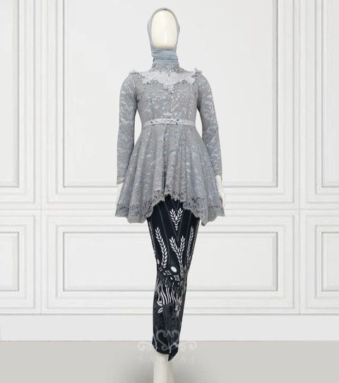 Ilustrasi Kebaya Modern dengan Aksen Ruffle Asimetris