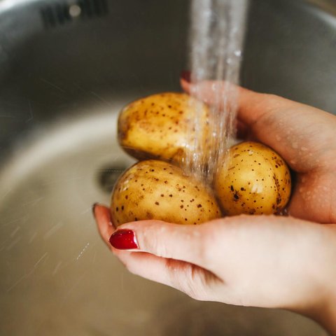 Simpan di Kulkas? Tunda Dulu! Ini 10 Makanan yang Harus Dijauhkan dari Lemari Pendingin