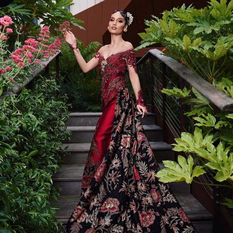 Muncul di Karpet Merah Festival Film Cannes 2025, Cinta Laura Tampil Memukau Pancarkan Aura Putri Keraton dan Sanggul Modern