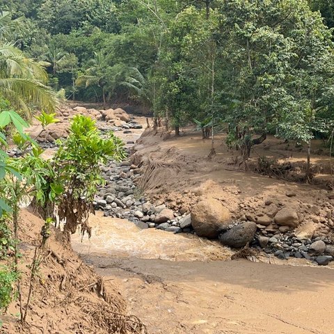 Banjir Bandang Terjang Mojo Kediri, Seorang Lansia dan 11 Kambing Hanyut Terseret Arus Sungai
