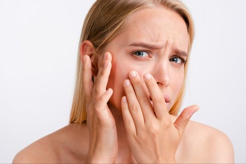 Kulit Kering dan Dehidrasi Itu Beda&mdash;Ini Penjelasan Ahli Dermatologi