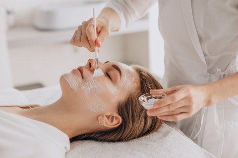 Kulit Kering dan Dehidrasi Itu Beda&mdash;Ini Penjelasan Ahli Dermatologi