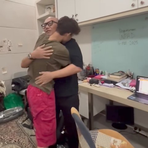 5 Potret Haru Rossa dan Yoyo Padi saat Putra Tercinta Diterima di UNPAD