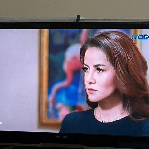 4 Potret Terbaru Olla Ramlan Usai Lepas Hijab, Penampilan Cetar Seperti Dulu - Rambut Panjang Bergelombang