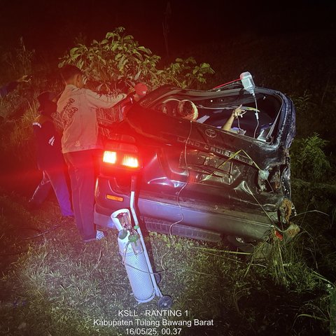 Detik-Detik Land Cruiser Bawa Anggota DPRD Lampung Kecelakaan di Tol, Ini Penampakan Mobilnya Ringsek Parah