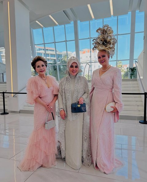 Potret Cantik Istri Presiden Soekarno di Karpet Merah Festival Film Cannes 2025, Anggun dan Mewah dengan Gaun Peach Muda