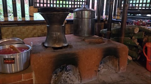Potret Dapur Jadul Dedi Mulyadi, Bersih dan Asri Masaknya Masih Pakai Tungku Kayu Bakar