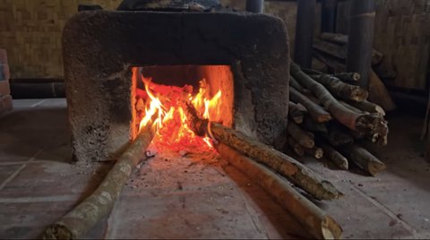 Potret Dapur Jadul Dedi Mulyadi, Bersih dan Asri Masaknya Masih Pakai Tungku Kayu Bakar