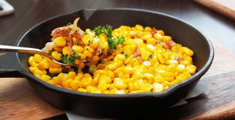 ilustrasi resep tumis sosis jagung manis.