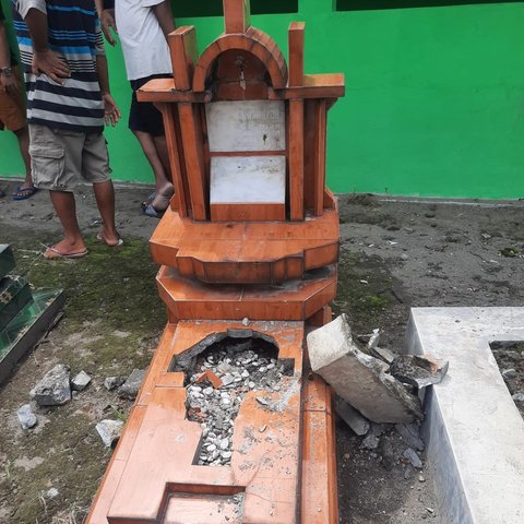 Teror Perusakan Nisan Bersalib di Bantul