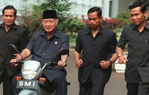 Sebelum mengumumkan pengunduran diri, Soeharto ingin bertemu tokoh-tokoh masyarakat.
