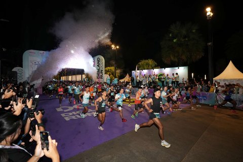 Ribuan pelari bersaing dalam Digiland Run 2025 di Jakarta, pada Minggu (18/5/2025). Ajang lari tahunan yang digelar PT Telkom itu diikuti 12.500 pelari yang berasal dari berbagai kategori, seperti half marathon, 10K, dan 5K.