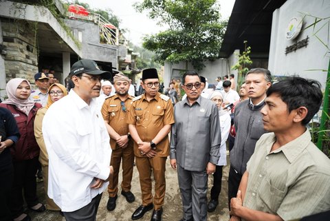 Gus Ipul Sambangi Rumah Calon Siswa Sekolah Rakyat di Batu