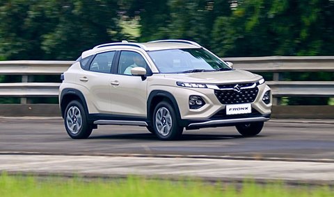Uji coba sistem Adaptive Cruise Control (ACC) dan Lane Keeping Assist (LKA) pada Suzuki Fronx.