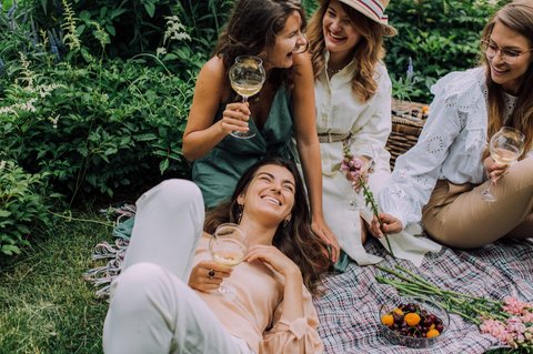 Ilustrasi Pertemanan Seru