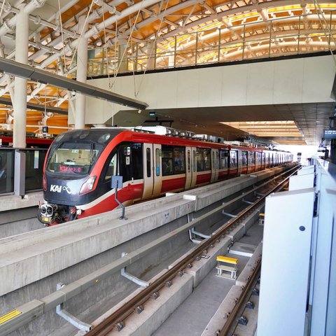 <p>LRT Jabodebek saat libur panjang Wafat Yesus Kristus hingga Paskah (Foto: LRT Jabodebek)</p>
