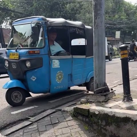 Anak Marcell Darwin Dijemput Pakai Bajaj