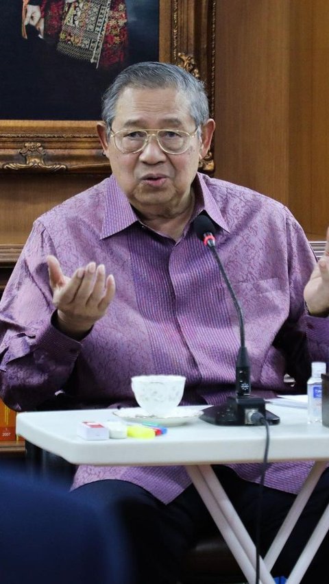 Susilo Bambang Yudhoyono (SBY) terlihat tidak mampu menahan tangisnya saat mengingat kembali para korban gempa dan tsunami.