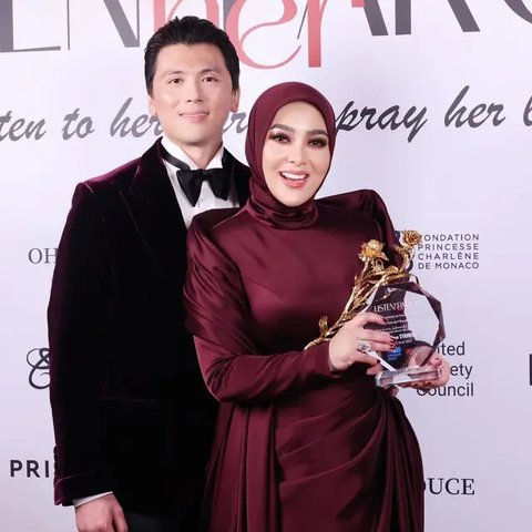8 Potret Reino Barack Temani Syahrini di Cannes 2025 (sumber: Instagram/princessyahrini)