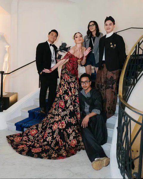 Model Atasan Kebaya dan Bawahan Batik Modern, Padu Padan Cinta Laura di Cannes 2025