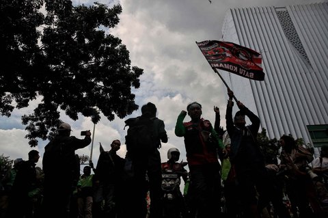 FOTO: Ribuan Ojol Gelar Demo Besar-besaran, Ini Sederet Tuntutannya